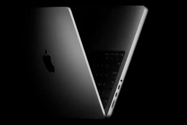 MacBook Pro 14 inch của Apple được trang bị chip M5 và bộ nhớ nhanh hơn